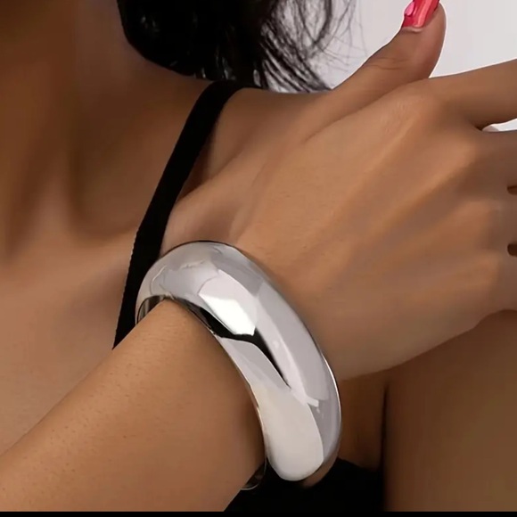Silver Bangle Bracelet - Picture 1 of 3